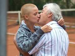 Culo, Mamada, Estilo perrito, Pajear, Besar, Afeitado, Cabello corto, Adolescente