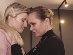 Chambre à dormir, Femme couguar, Lesbienne, Léchez, Mature, Mère que j'aimerais baiser, Secrétaire, Adolescente