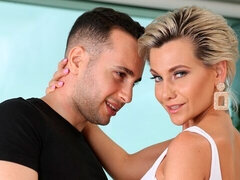 Culo, Rubia, Mamada, Juegos, Besar, Madres para coger, Afeitado, Tetas