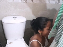 18 jahre, Leie, Tussi, Blasen, Braunhaarige, Indisch, Natürlichen titten, Toilette