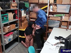 Arab shoplifter takes off clothes and smashed by LP officer