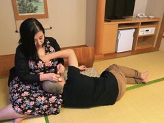 Asiatique, Gros cul, Gros seins, Sucer une bite, En gros plan de très près, Japonaise, Mature, Maman