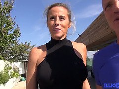 Blond, Rondborstig, Oudere vrouw, Rijpe lesbienne, Moeder, Kut duiken, Stiefmoeder, Trio