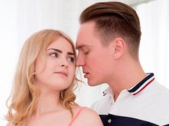 Enthousiasteling, Grote kont, Blond, Pijpbeurt, Lul, Ondergoed, Slet, Tieten likken