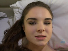 Blasen, Braunhaarige, Aufs gesicht abspritzen, Handjob, Öl, Orgasmus, Zierlich, Pov