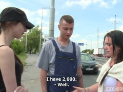 Blasen, Braunhaarige, Europäisch, Handjob, Natürlichen titten, Im freien, Rasiert, Flotter dreier