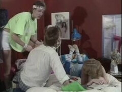 Blonde, Danoise, Branlette thaïlandaise, Hard, Rétro, Adolescente, Plan cul à trois, Rétro ancien