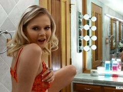 Grote lul, Blond, Pijpbeurt, Hondjeshouding, Ondergoed, Natuurlijke tieten, Klein, Mager