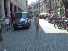 Izzy Nude in Leipzig - Outdoor Solo