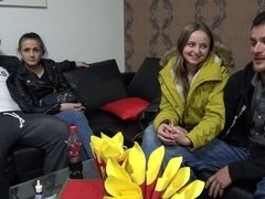 Leie, Arsch, Grosser arsch, Geschnappt, Tschechisch, Fingern, Handjob, Frauentausch