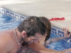 Sex at the poolside is the best idea for new lovers