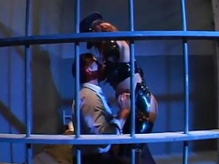 Anal, Gros seins, Sucer une bite, Éjaculer dans la bouche, Hard, Prisonnier, Latex, Police