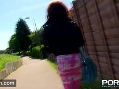 Plantureuse, Robe, Talons, Lingerie, Public, Chatte, Réalité, Toilettes