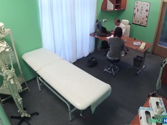 Arzt, Hundestellung, Fingern, Handjob, Lecken, Krankenschwester, Büro, Spanner