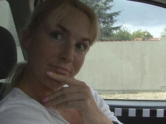 Amateur, Culo grande, Mamada, Coche, Pajear, Al aire libre, Pov, Falda