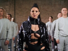 Sucer une bite, Brunette brune, Bukkaké, Faciale, Bâillonner, Branlette thaïlandaise, Latex, Branlette espagnole