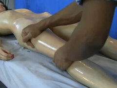 Asiatique, Noire, Sucer une bite, Brunette brune, Faciale, Interracial, Massage, Chatte