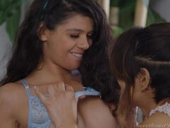 Novia, Besar, Lesbiana, Lencería, Masturbación, Afeitado, Estriptis, Adolescente