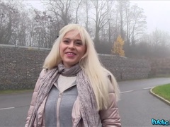 Grosse titten, Auto, Betrug, Spermaladung, Im freien, Pov, Öffentlich, Schlucken