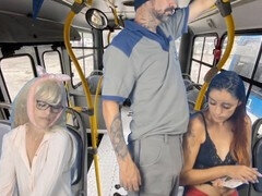 Leie, Blasen, Bus, Sperma im mund, Masturbation, Öffentlich