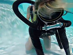 Verga grande, Rubia, Mamada, Europeo, Peludo, Piscina, Tetas, Bajo el agua