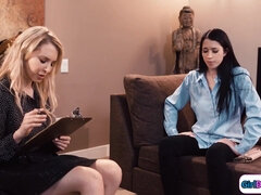 Blondine, Braunhaarige, Füsse, Weibliche domination, Lesbisch, Masturbation, Ablutschen, Titten