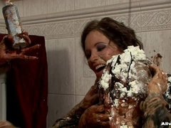 Большие сиськи, Женские бои, Еда, Натуральные сиськи, Голышом, Душ, Влажная, Реслинг