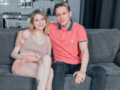 Grosser arsch, Grosser schwanz, Blasen, Paar, Hundestellung, Kurzes haar, Jungendliche (18+), Titten