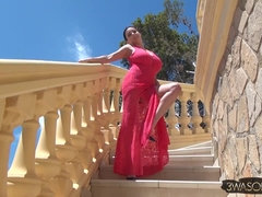 Gros seins, Brunette brune, Maman, Seins naturels, Public, Solo, Espagnole, Nénés