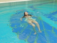 Bikini, Braunhaarige, Europäisch, Russisch, Erotischer film, Jungendliche (18+), Titten, Unter wasser