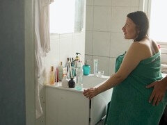 Cul à la bouche, Salle de bains, Gros cul, Éjaculation interne, Hard, Maman, Enceinte, Douche
