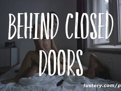 Gros cul, Gros seins, Couple, Gorge profonde, En levrette, Lunettes, Hard, Rugueux