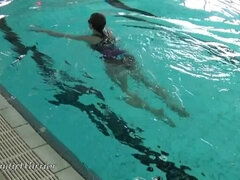 Sadomasoquismo, Rubia, Amarrada, Hembra, Hd, Piscina, Público, Solo