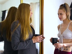 18 jaar, Grote mammen, Onschuldig, Lesbisch, Likken, Moeder die ik wil neuken, Kut duiken, Tiener