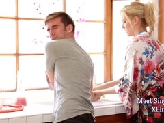 Pijpbeurt, Rondborstig, Sperma, Sperma shot, Handbeurt, Hardcore, Moeder die ik wil neuken, Zoon