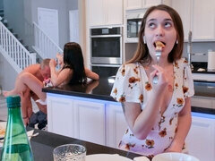 Cul, Gros seins, Blonde, Petit ami, En levrette, Branlette thaïlandaise, Cuisine, Nénés