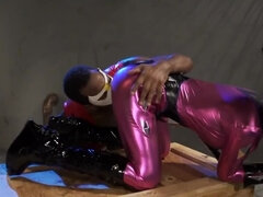Blasen, Hundestellung, Aufs gesicht abspritzen, Handjob, Interrassisch, Latex, Milf, Flotter dreier