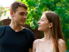 Grosse bite, Sucer une bite, En levrette, Seins naturels, Petite femme, Maigrichonne, Adolescente, Nénés