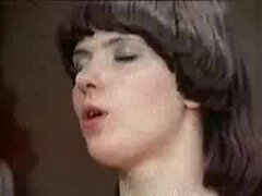 18 jaar, Vingeren, Duits, Rijpe lesbienne, Trio, Oud