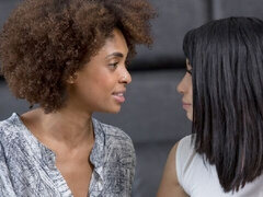 Interracial, Lesbienne, Léchez, Masturbation, Chatte, Rasée, Dénudage, Nénés