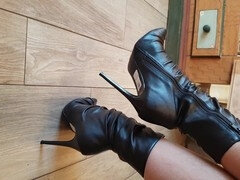 Closeups, nylon pantyhose, been