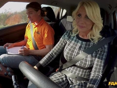 Amateur, Noire, Sucer une bite, Voiture, Européenne, Énorme, Maman, Jarretelles