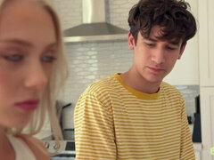 Arsch, Schlafzimmer, Blasen, Besamung, Kehlenfick, Familie, Reiten, Jungendliche (18+)