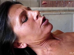 Sucer une bite, Brunette brune, En levrette, Hard, Seins naturels, De plein air, Maigrichonne, Nénés