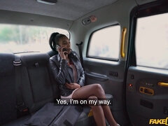 Enthousiasteling, Hondjeshouding, Harig, Leer, Masturbatie, Buiten, Slet, Tatoeage