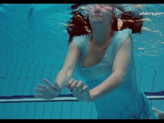 Morena, Checa, Tetas naturales, Piscina, Público, Ruso, Adolescente, Bajo el agua
