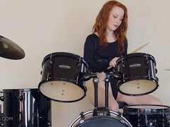 Любители, Жопа, Пальцем, Натуральные сиськи, Писсинг, Рыжие, Тощие, Стриптизерша