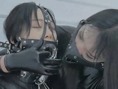 Aziatisch, Dominante vrouw, Latex, Leer, Lesbisch, Orgasme, Rubebrstof, Vibrator