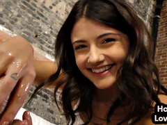 Grosse titten, Aufs gesicht abspritzen, Handjob, Riesenschwanz, Masturbation, Öl, Zierlich, Jungendliche (18+)