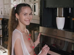 Пальцем, Большие дырки, На кухне, Тощие, Соло, Молоденькие, Сиськи, Влажная